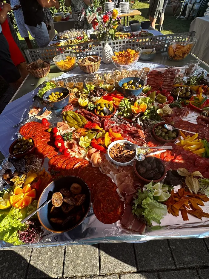 Grosses Buffet am Sommernachtsfest